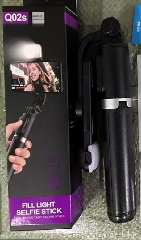 Q02S Selfie Stick – Extendable Mobile Holder