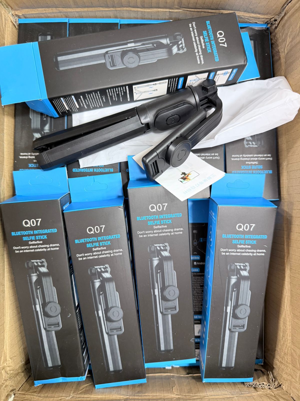 QO7 Bluetooth Selfie Stick Tripod with Remote